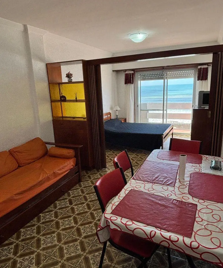 AMPLIO MONOAMBIENTE DIVIDIDO CON COCINA INDEPENDIENTE FRENTE AL MAR CON BALCÓN 4