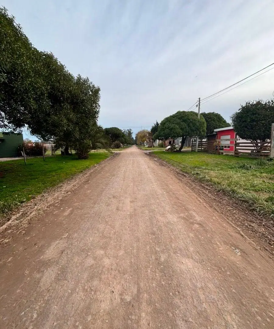 Terreno con servicios a 2 cuadras del asfalto; Miramar 1
