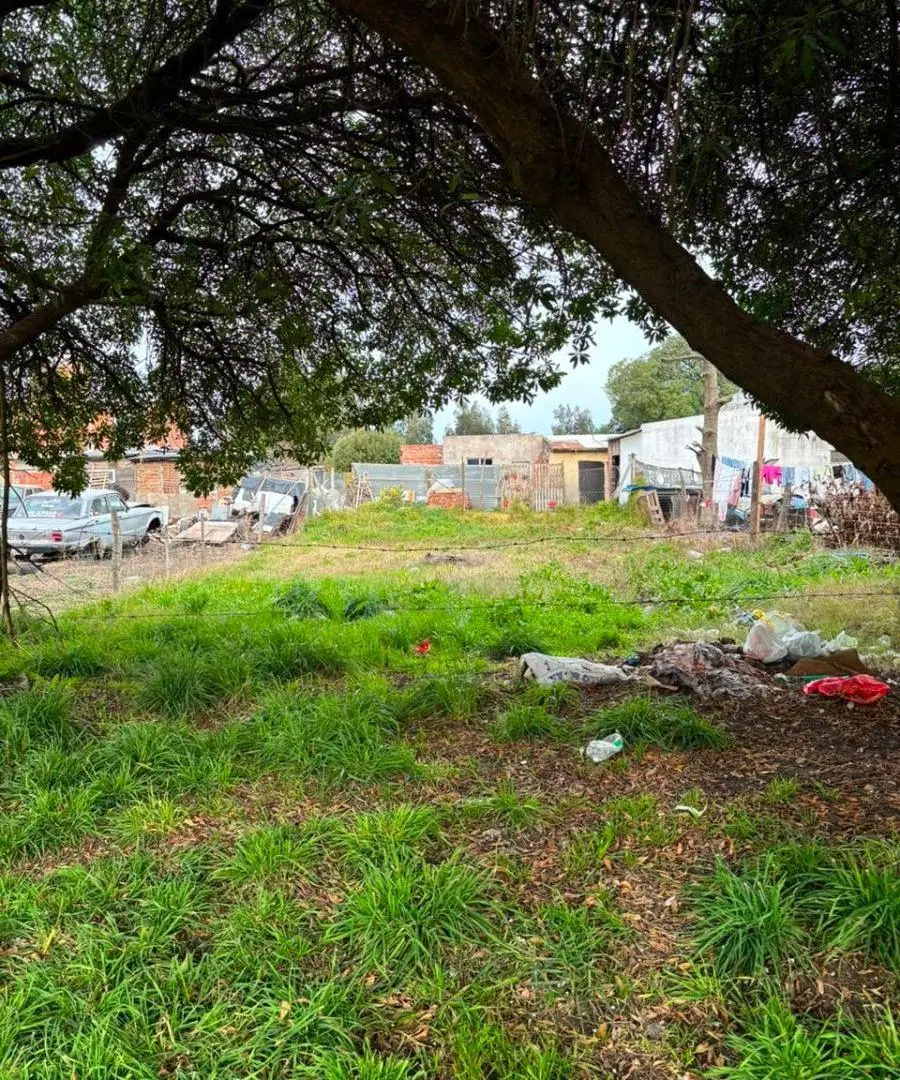 Terreno con servicios a 2 cuadras del asfalto; Miramar 4