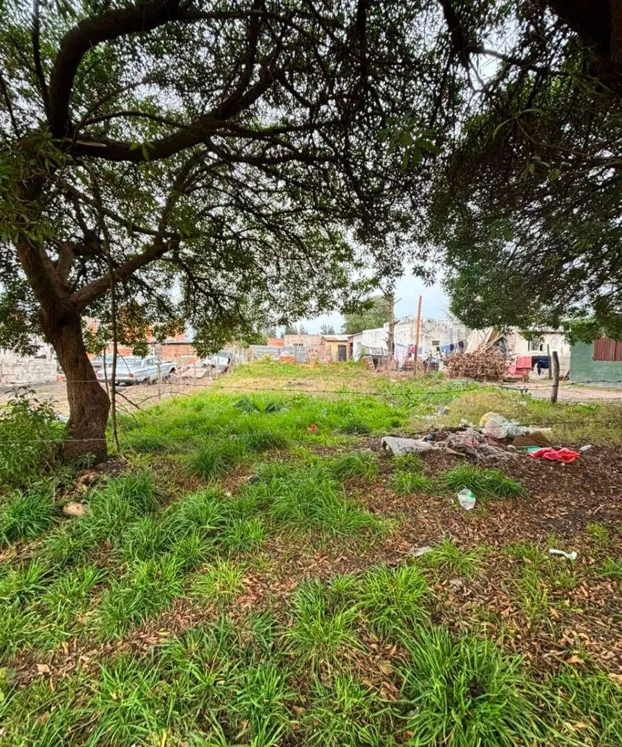 Terreno con servicios a 2 cuadras del asfalto; Miramar 3