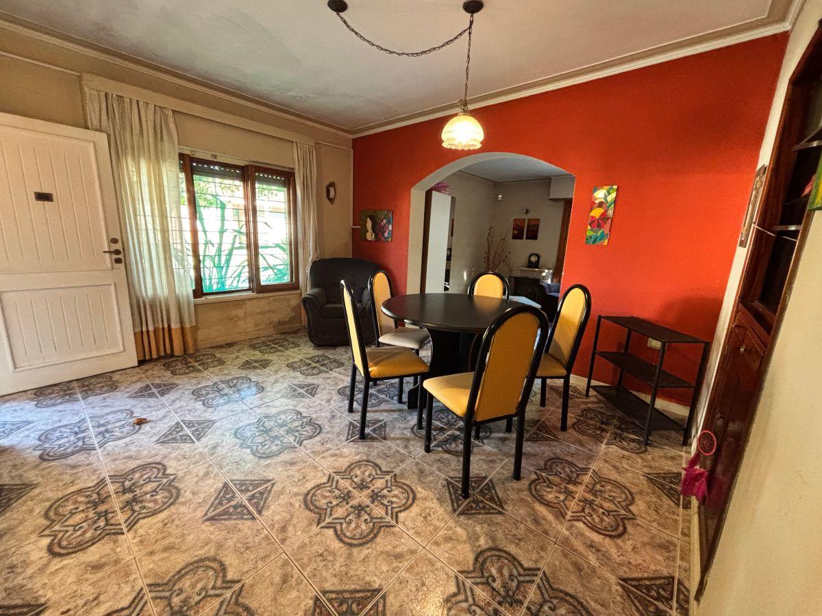 Foto de CHALET 3 AMB con parque y garaje, entorno residencial y tranquilo a 5, imagen 1