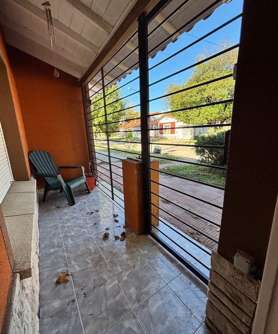Foto de CHALET 3 AMB con parque y garaje, entorno residencial y tranquilo a 5, imagen 3
