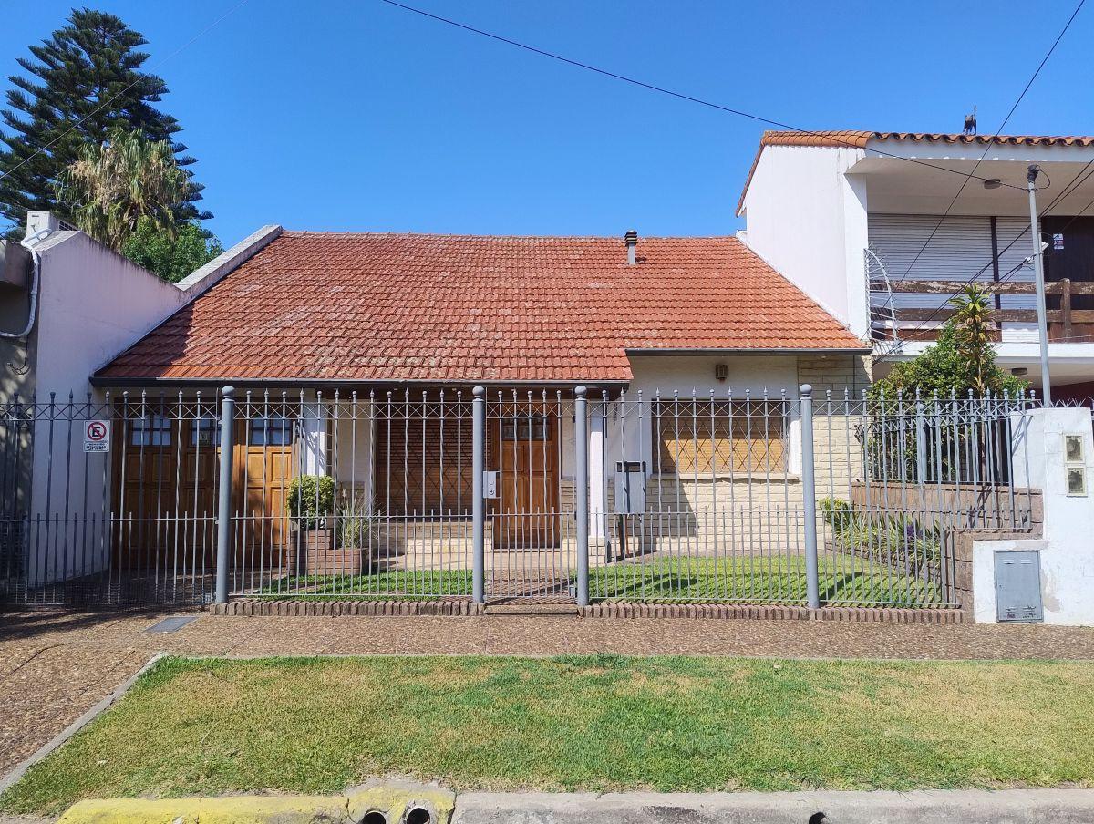 VENTA CASA 4 AMB CON GARAJE PASANTE, JARDIN Y PISCINA - BERNAL