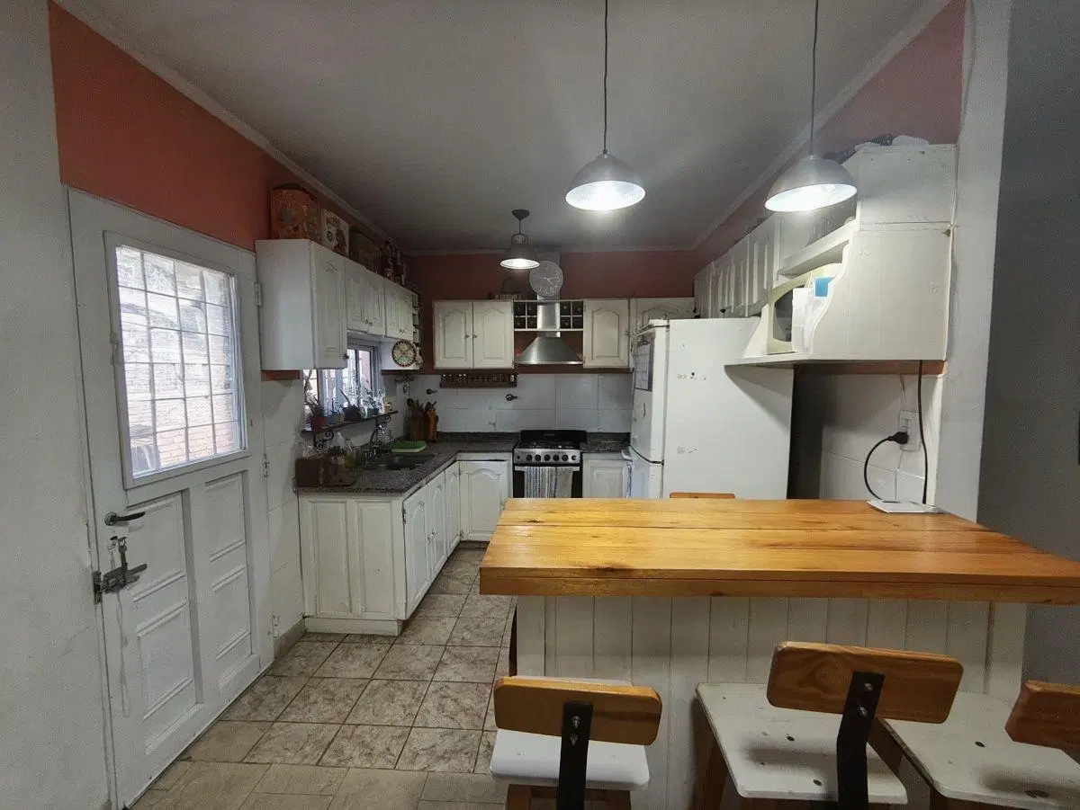 VENTA CASA 4 AMBIENTES CON PARQUE Y PILETA EN HUDSON BERAZATEGUI 2