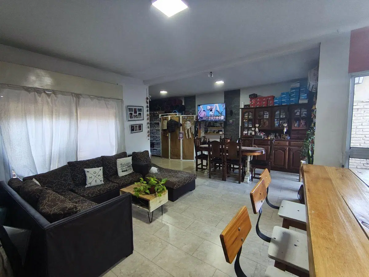 VENTA CASA 4 AMBIENTES CON PARQUE Y PILETA EN HUDSON BERAZATEGUI 5