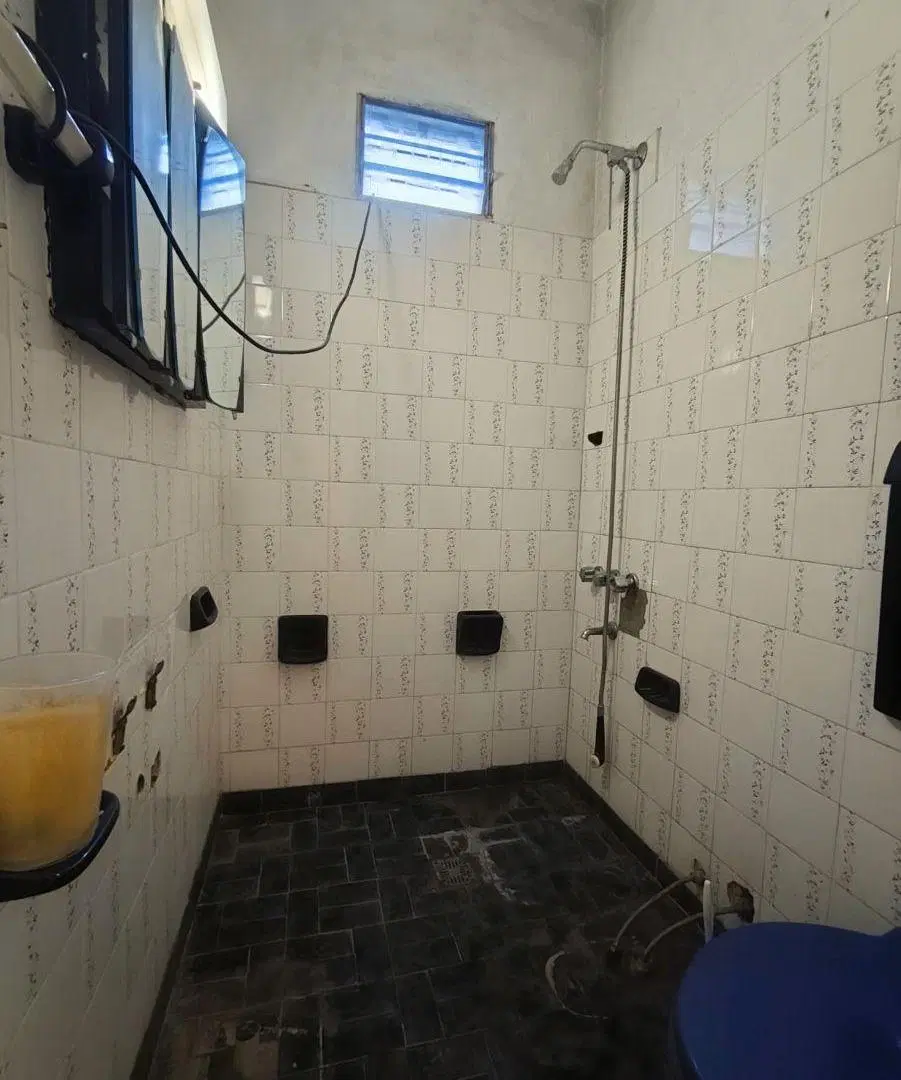 VENTA CASA 4 AMBIENTES A RECICLAR EN BERAZATEGUI CENTRO- IDEAL INVERSOR 5