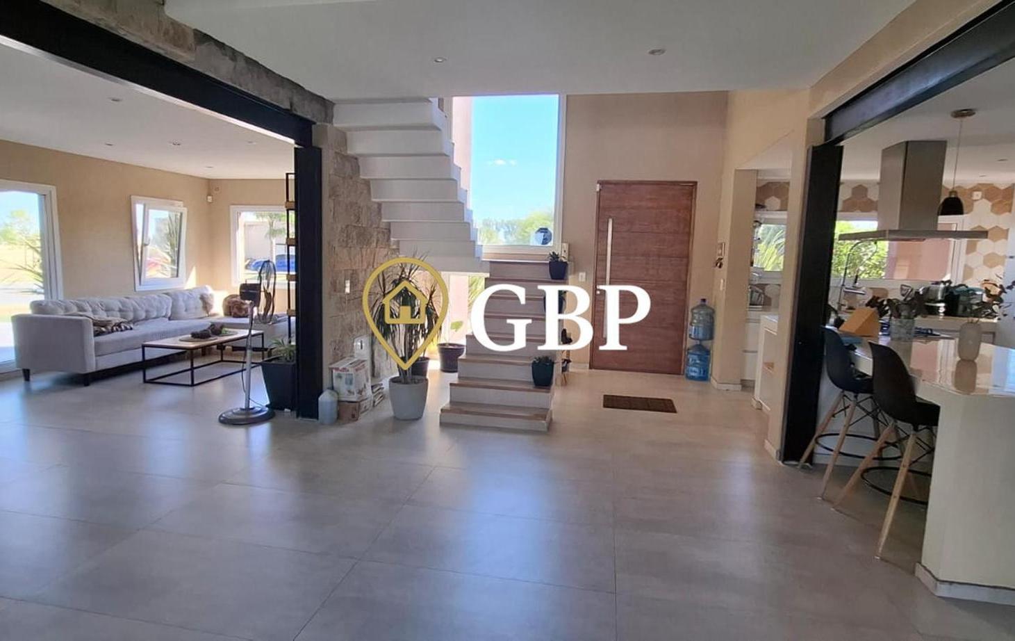 Foto de Casa en venta en Canning Barrio La Alameda, imagen 2