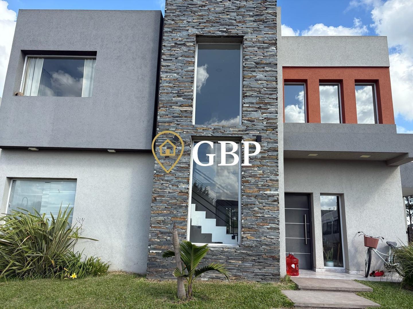 Casa en alquiler anual en Canning Barrio Cruz del Sur