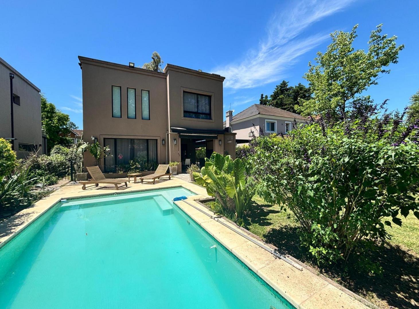 Casa en venta y alquiler en Los Angeles Village - Maschwitz