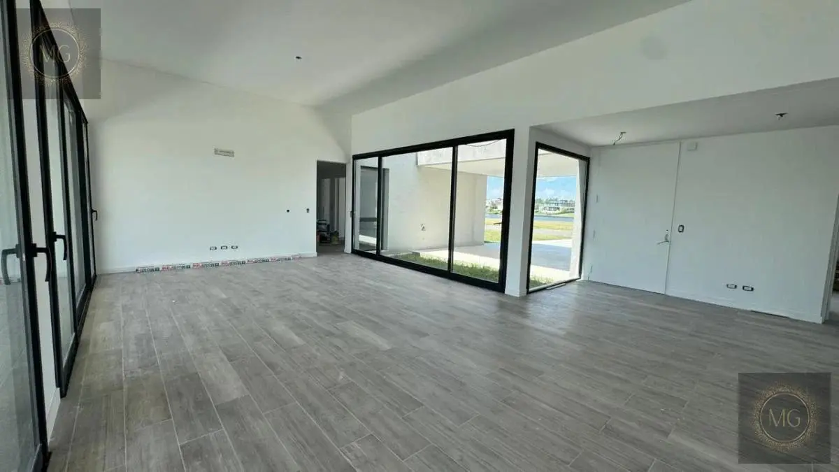 Casa en venta en El Naudir al Rio 8
