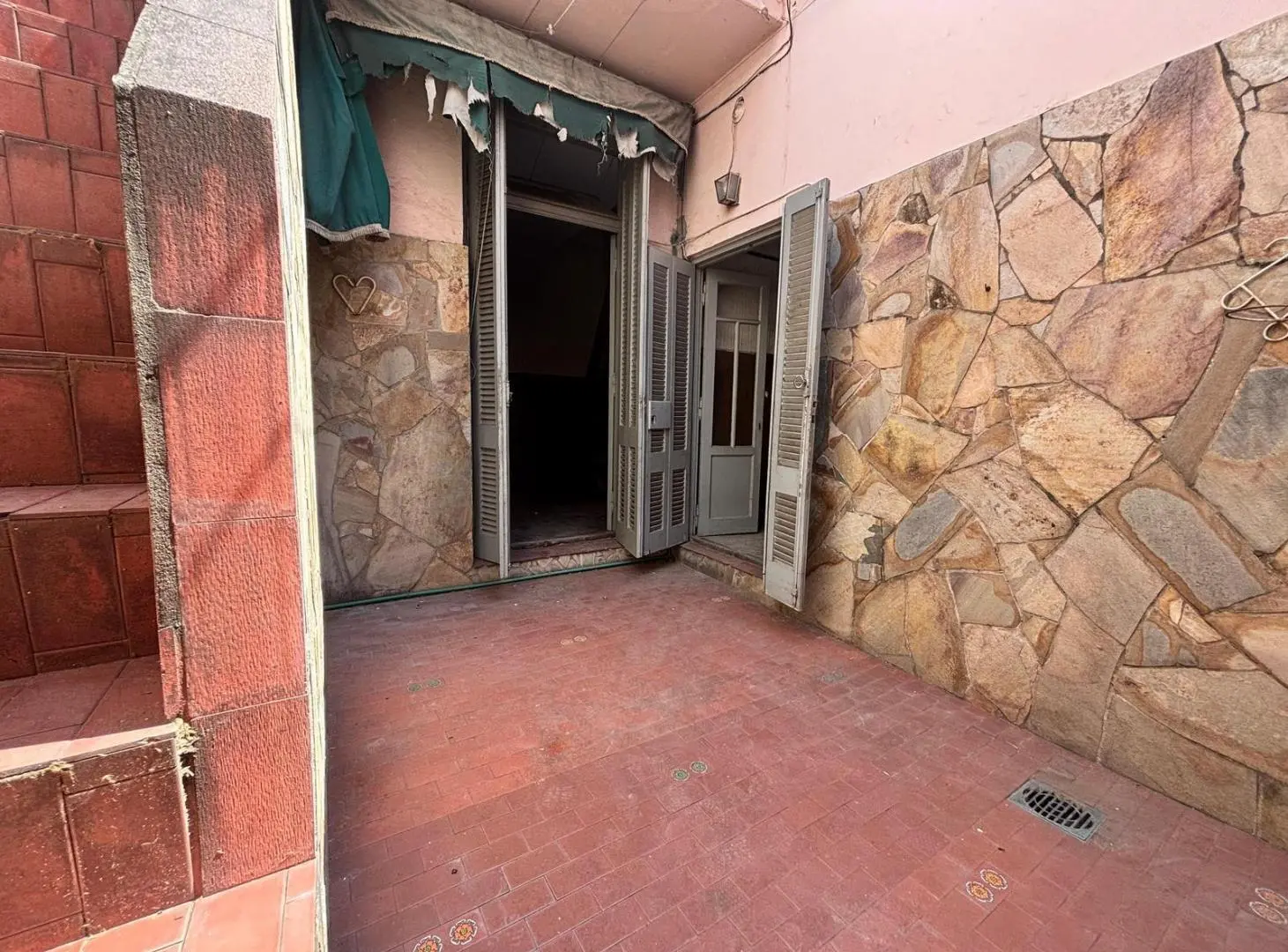 Oportunidad Dpto de pasillo a reciclar, patio y terraza. 1
