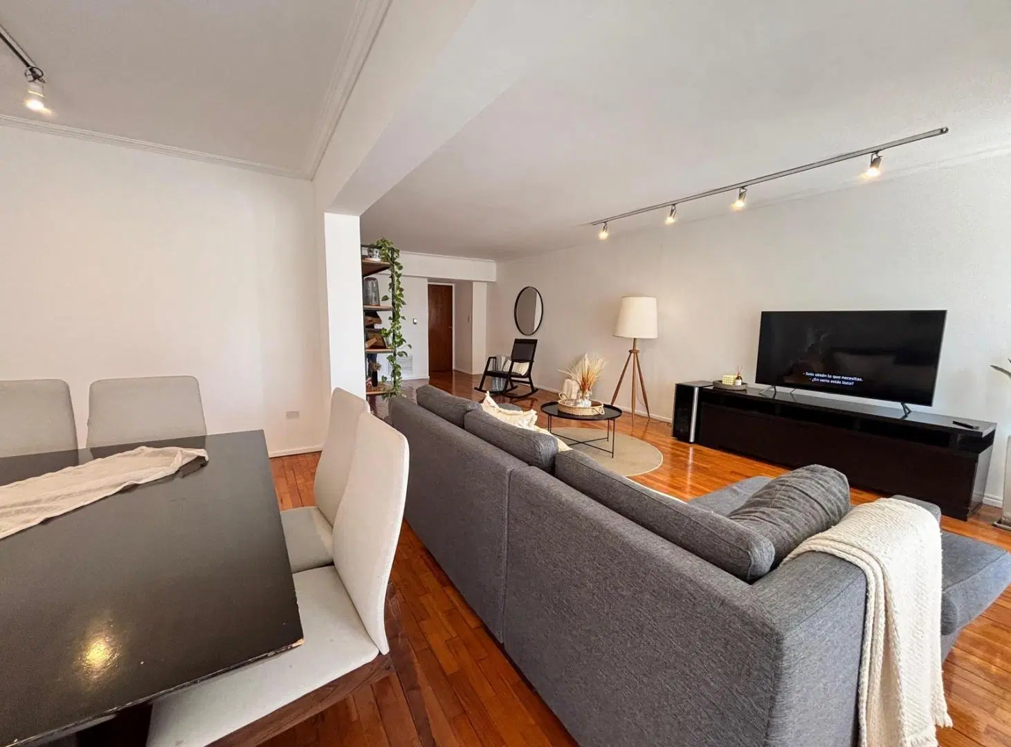 Venta Piso exclusivo de 3 dormitorios, cochera 1