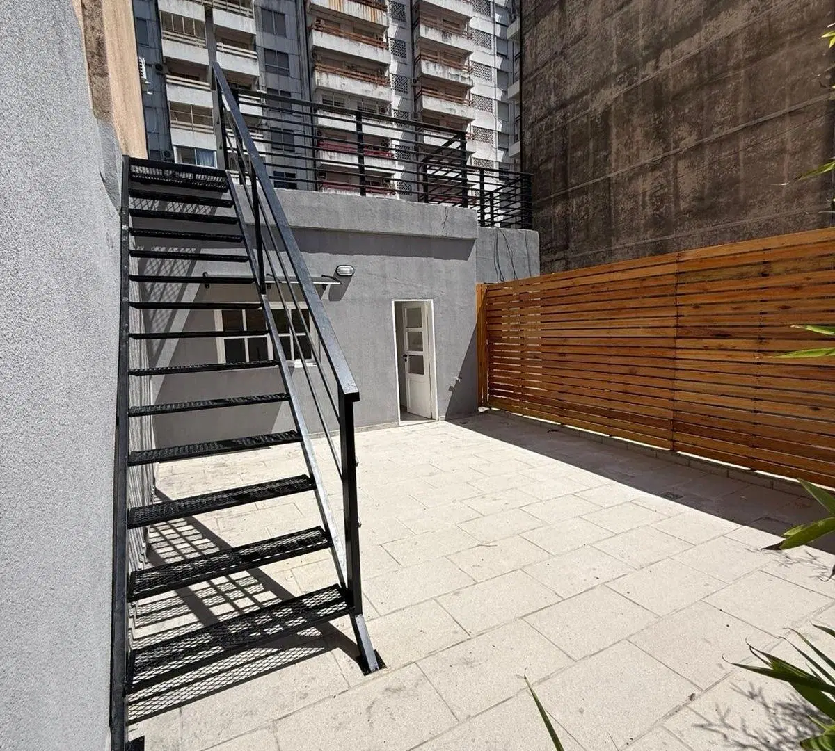 Casa de pasillo en barrio Abasto con patio y terraza exclusivo. 2