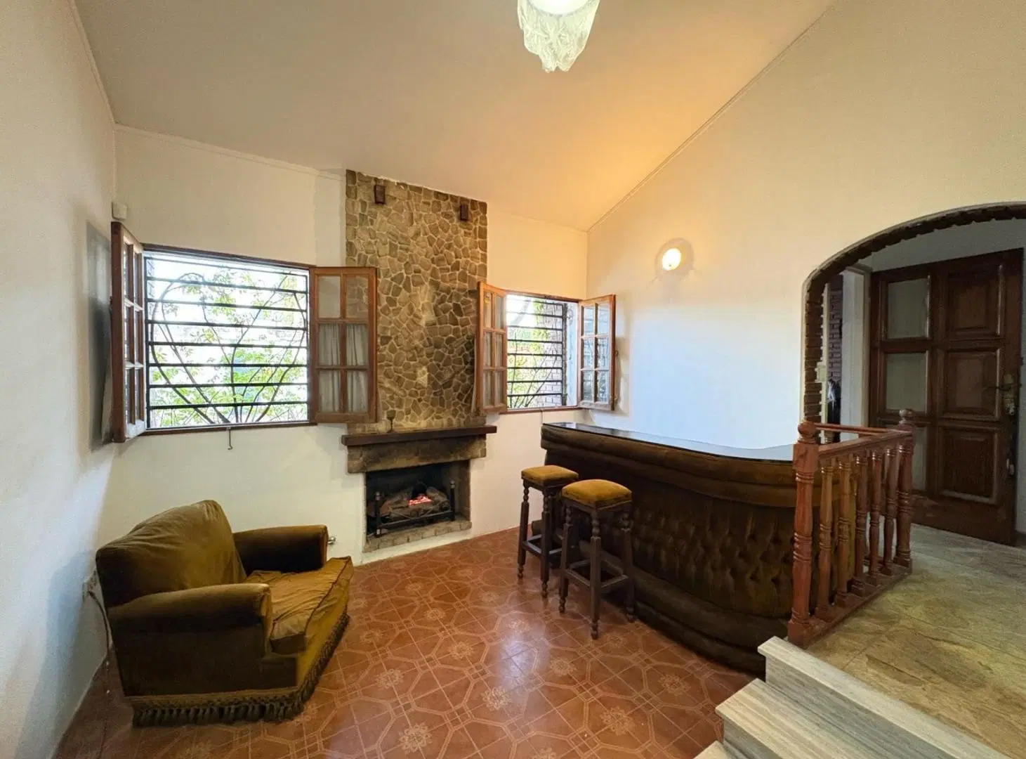 Casa al frente c cochera y piscina en Echesortu 4