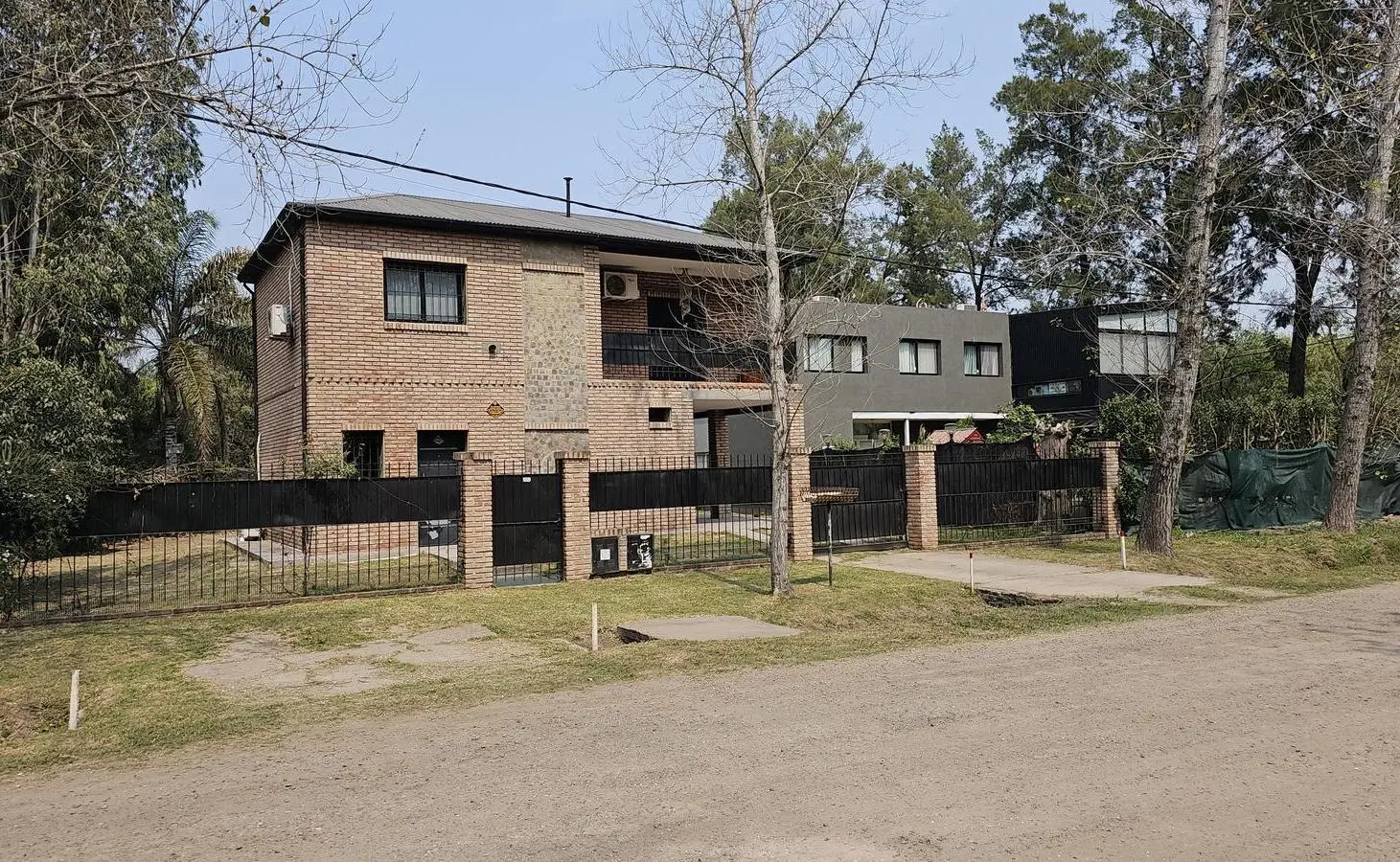 Casa 3 dormitorios con cochera y patio verde 3