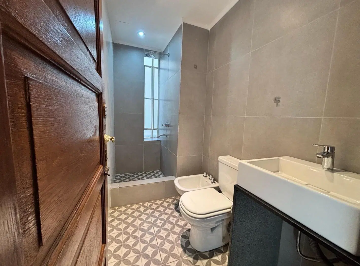 Venta Dpto de pasillo, dos dormitorios, terraza y piscina 3