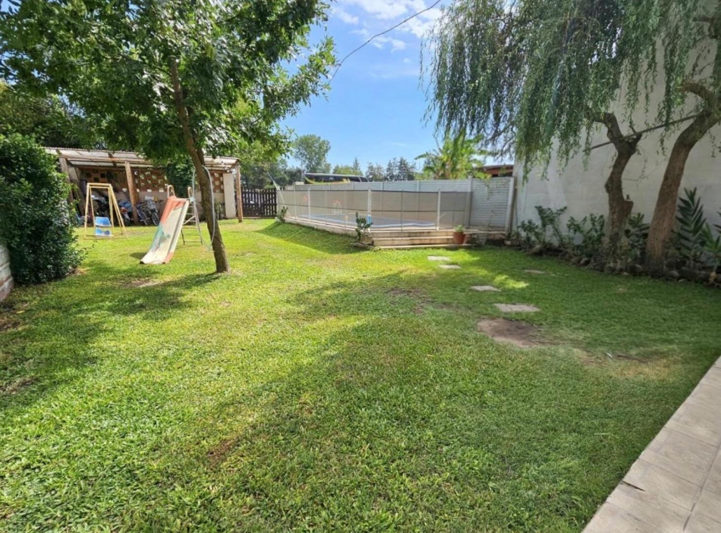 Foto de Casa de tres dormitorios y piscina en Ibarlucea B Los Ceibos, imagen 3
