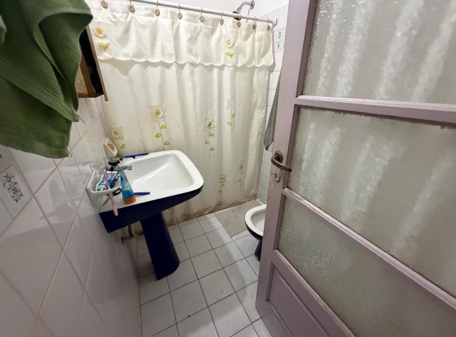 Foto de Venta Casa de pasillo a reciclar, NO PH., imagen 1