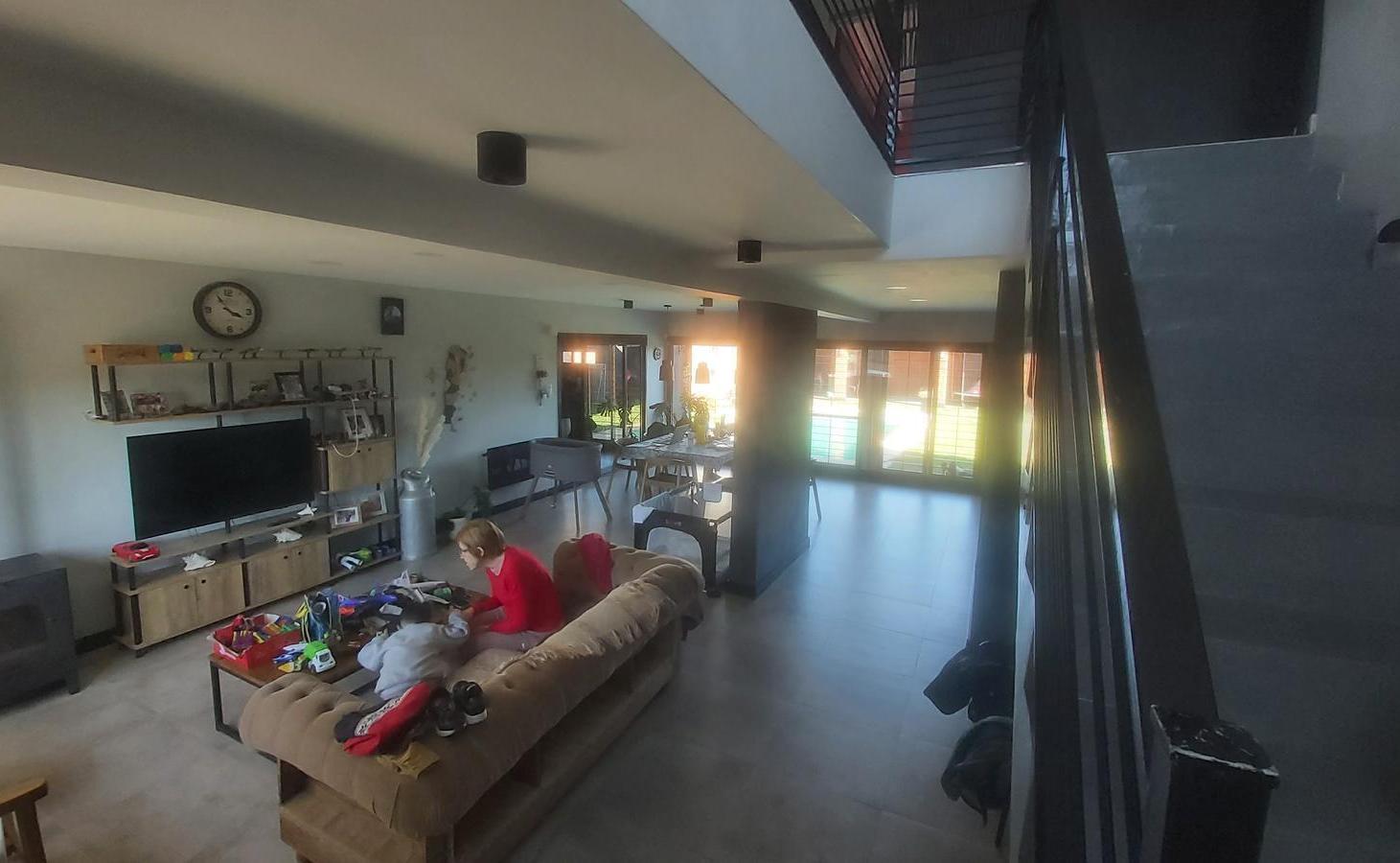 Foto de Casa Minimalista de 3 o más dormitorios - Cocheras - Pileta - Quincho, imagen 5