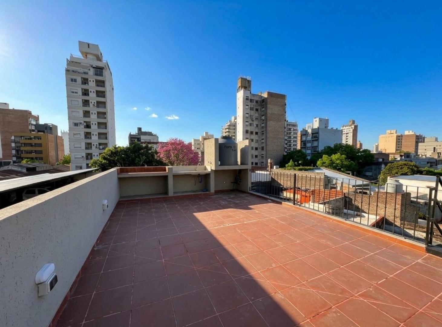 Foto de Casa de pasillo a estrenar c terraza y parrillero en Abasto, imagen 2