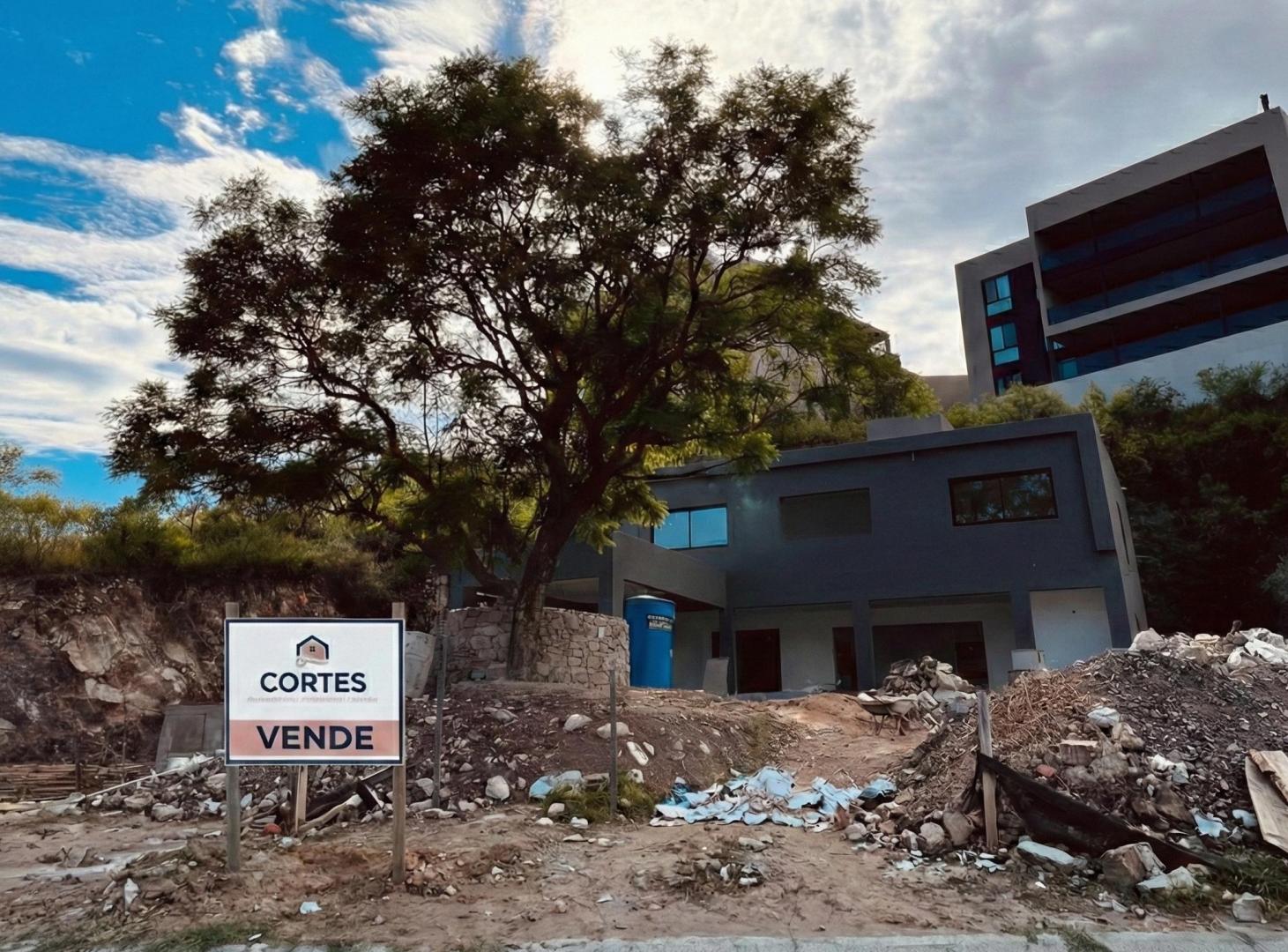 CASA EN VENTA - LA CUESTA