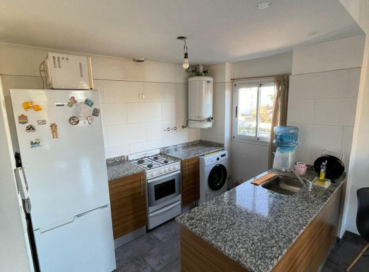 Departamento de dos ambientes con balcón Monte grande 1
