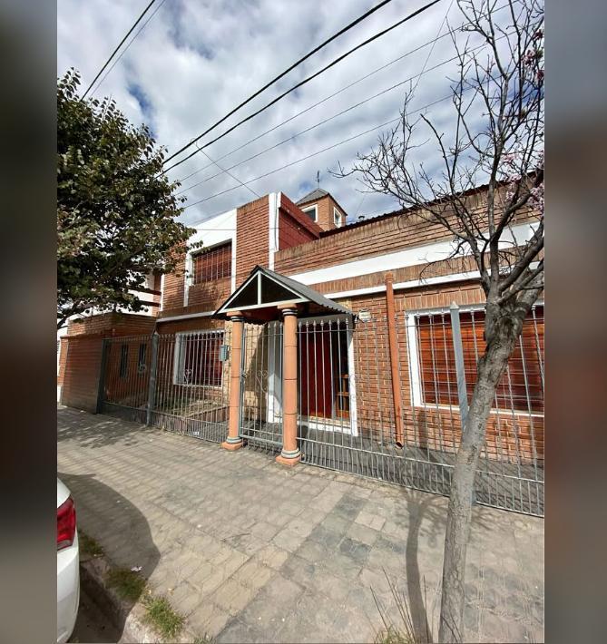 Foto de Casa en Venta Barrio Jardín | 3 Dormitorios 2 Suites Cochera Doble, imagen 1