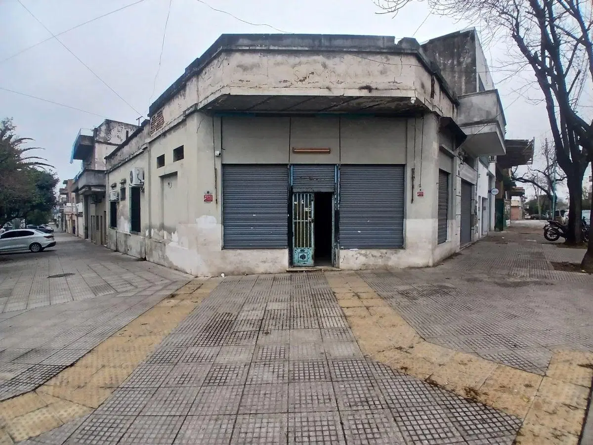 Local Comercial en esquina / Depósito en Alquiler – Mataderos 2