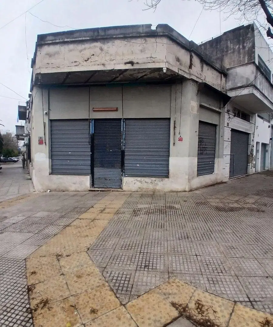 Local Comercial en esquina / Depósito en Alquiler – Mataderos 4