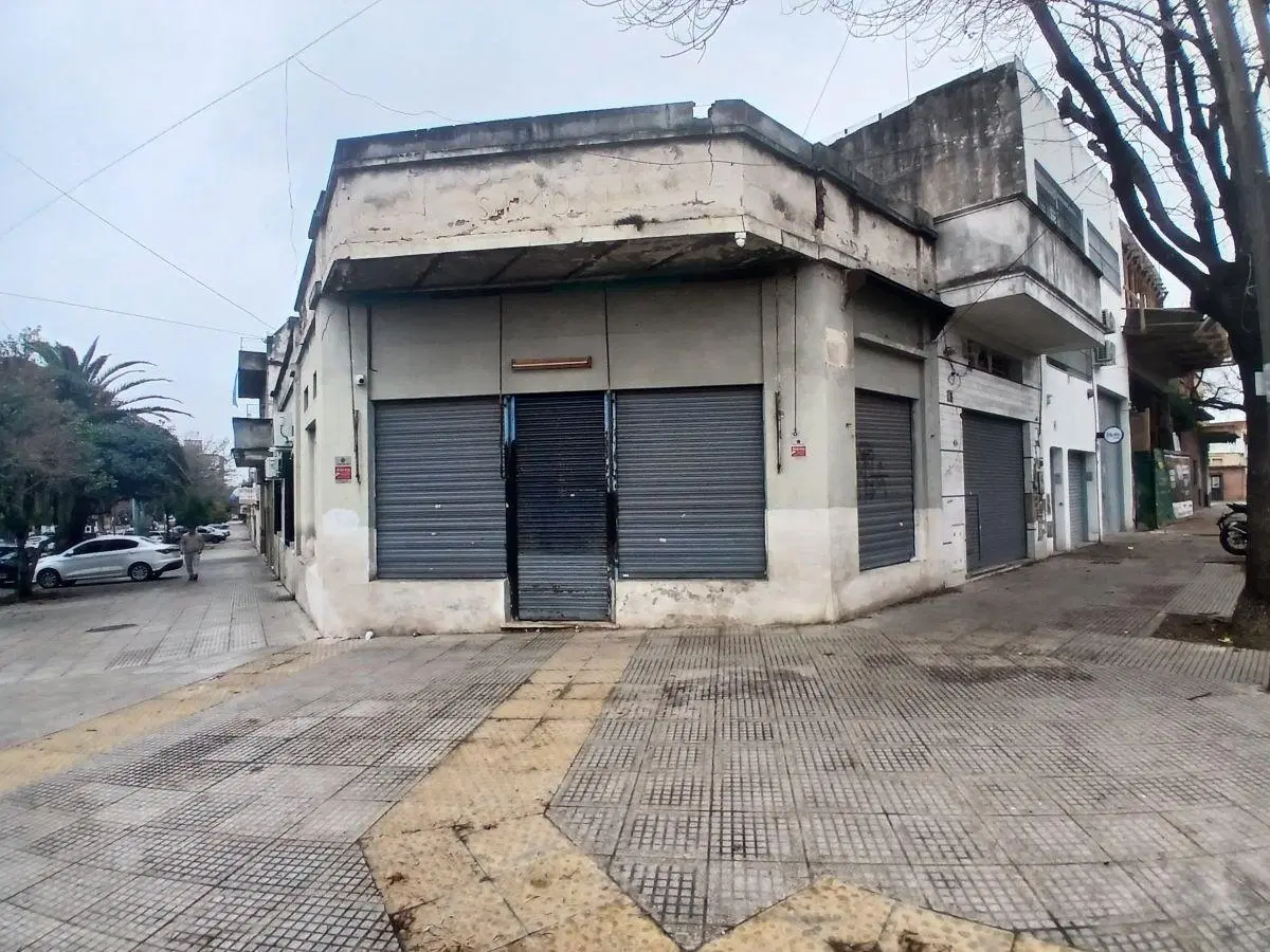Local Comercial en esquina / Depósito en Alquiler – Mataderos 5