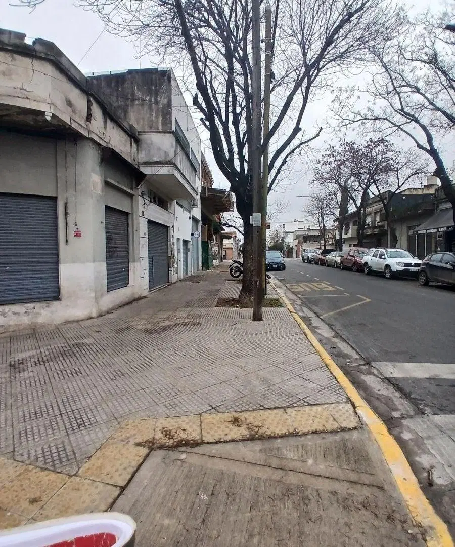 Local Comercial en esquina / Depósito en Alquiler – Mataderos 1