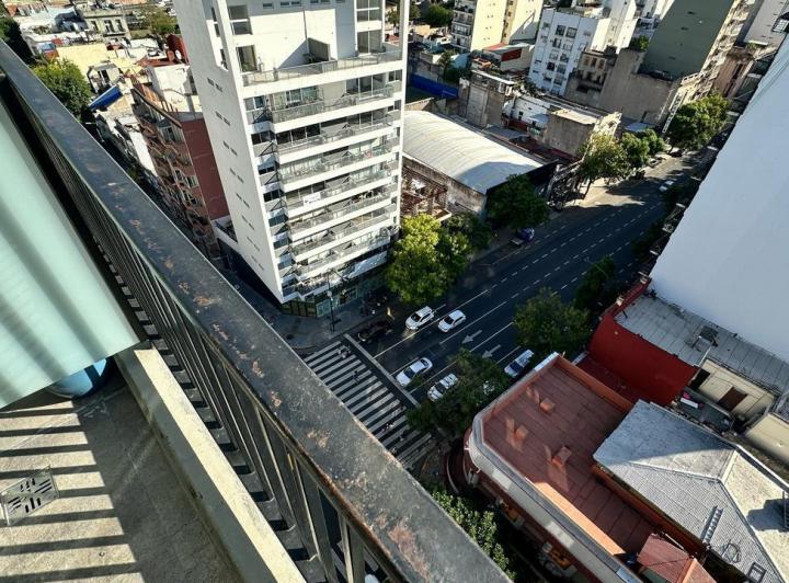 ALQUILER MONOAMBIENTE AMPLIO CON BALCON EN SAN CRISTOBAL 1