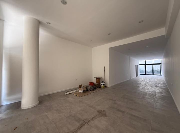 ALQUILER LOCAL A ESTRENAR CON PATIO, SOBRE AV. JUJUY CASI SAN JUAN 4