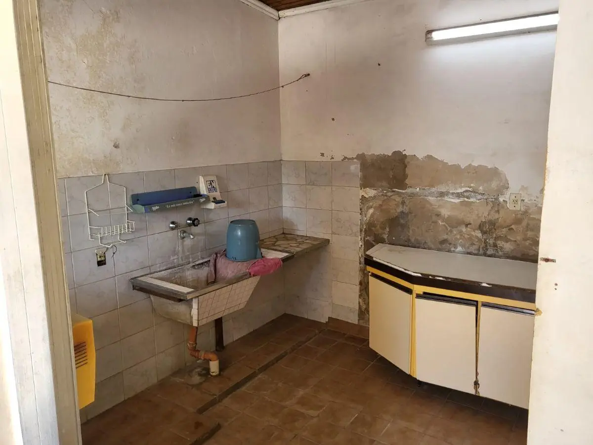 Casa sobre 3 lotes en Luis Guillon 4