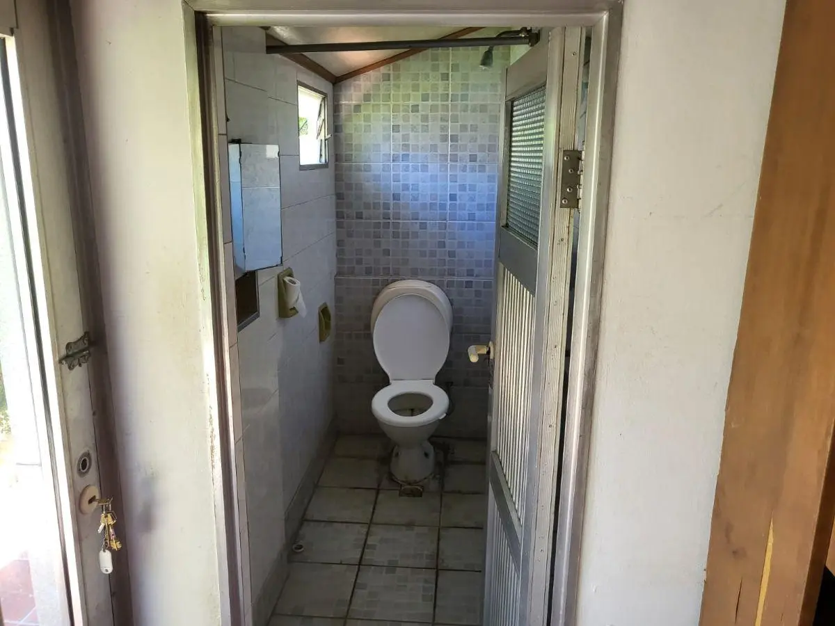 Casa sobre 3 lotes en Luis Guillon 5