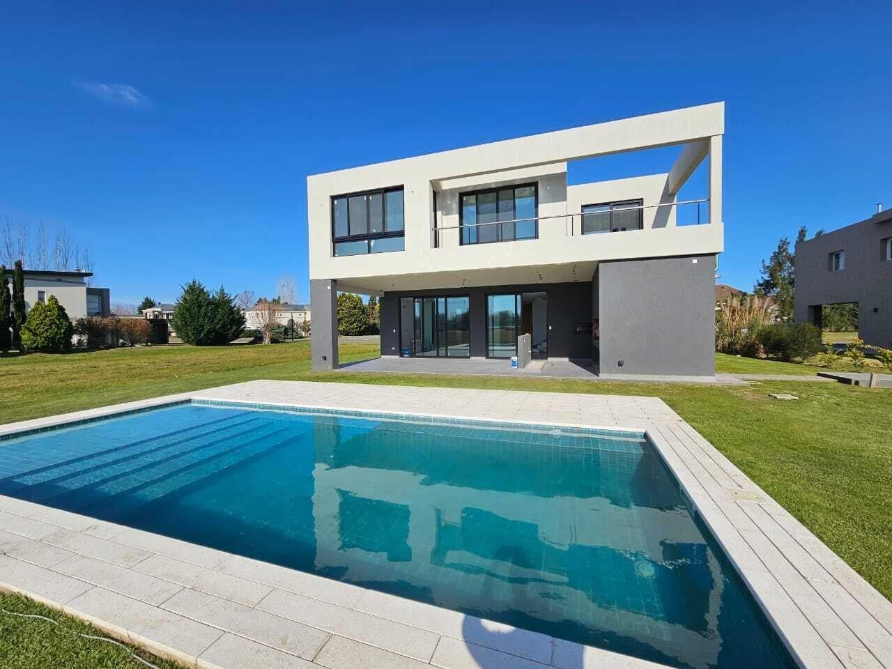 HERMOSA CASA 7 AMBIENTES en Venta en San Eliseo Golf, San Vicente - Canning, G.B.A. Zona Sur.OPORTUN