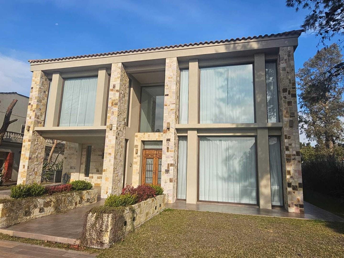 EXCLUSIVA CASA EN VENTA, SAINT THOMAS ESTE - OESTE, 4 Dormitorios en Suite, Vista Abierta al GOLF, A
