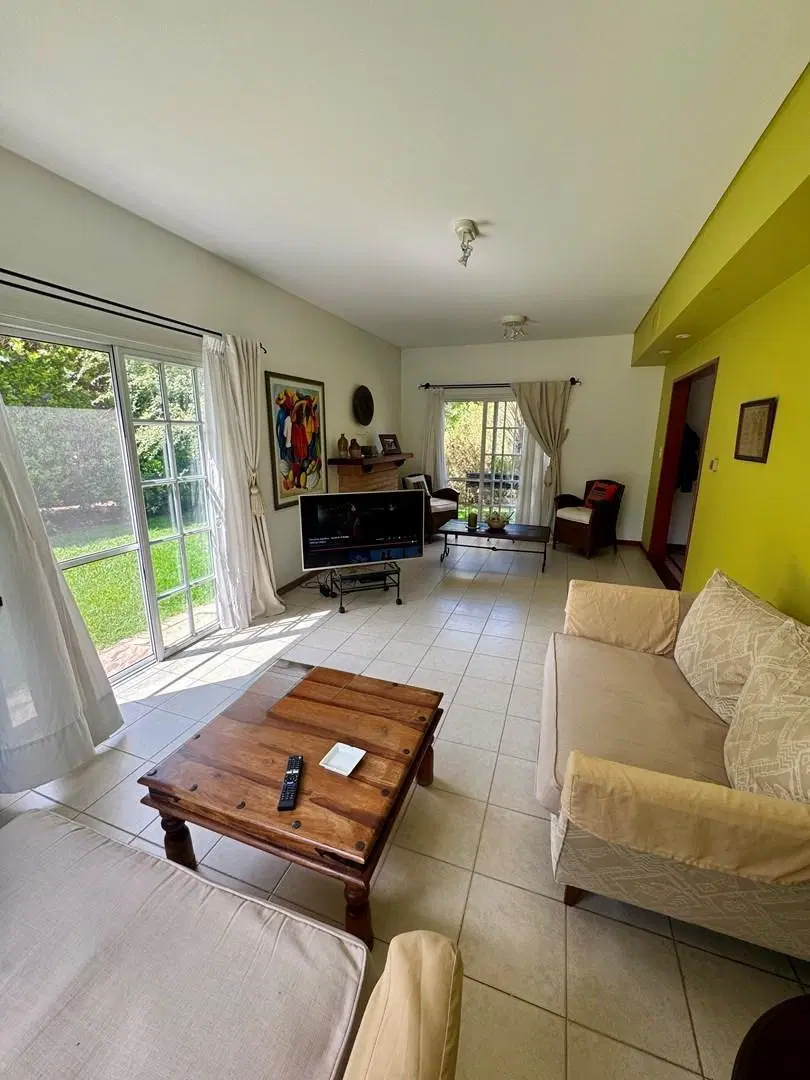 CASA EN VENTA! APTO CRÉDITO! CANNING - 3 dormitorios. Piscina. Barrio Privado Solar de Bosque. en Ez 8