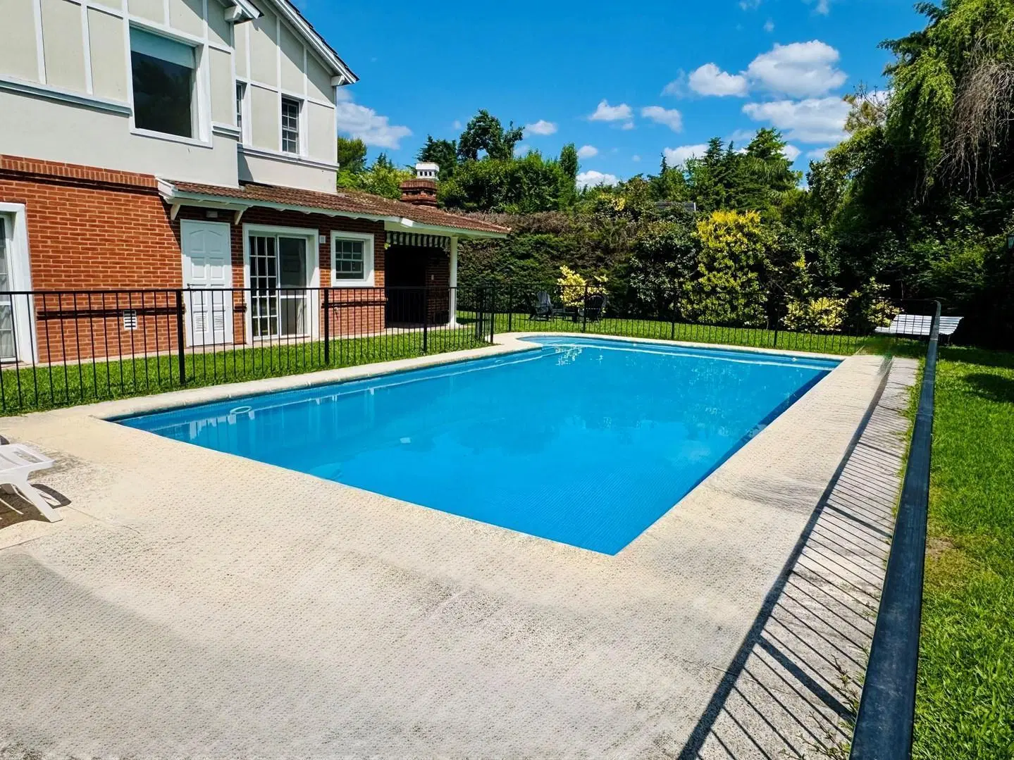 CASA EN VENTA! APTO CRÉDITO! CANNING - 3 dormitorios. Piscina. Barrio Privado Solar de Bosque. en Ez 3