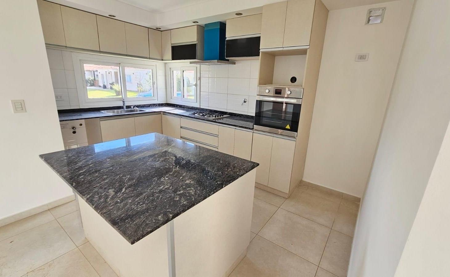 Foto de CASA EN VENTA en CANNING! 4 Dormitorios - Pileta . El Rebenque, imagen 4