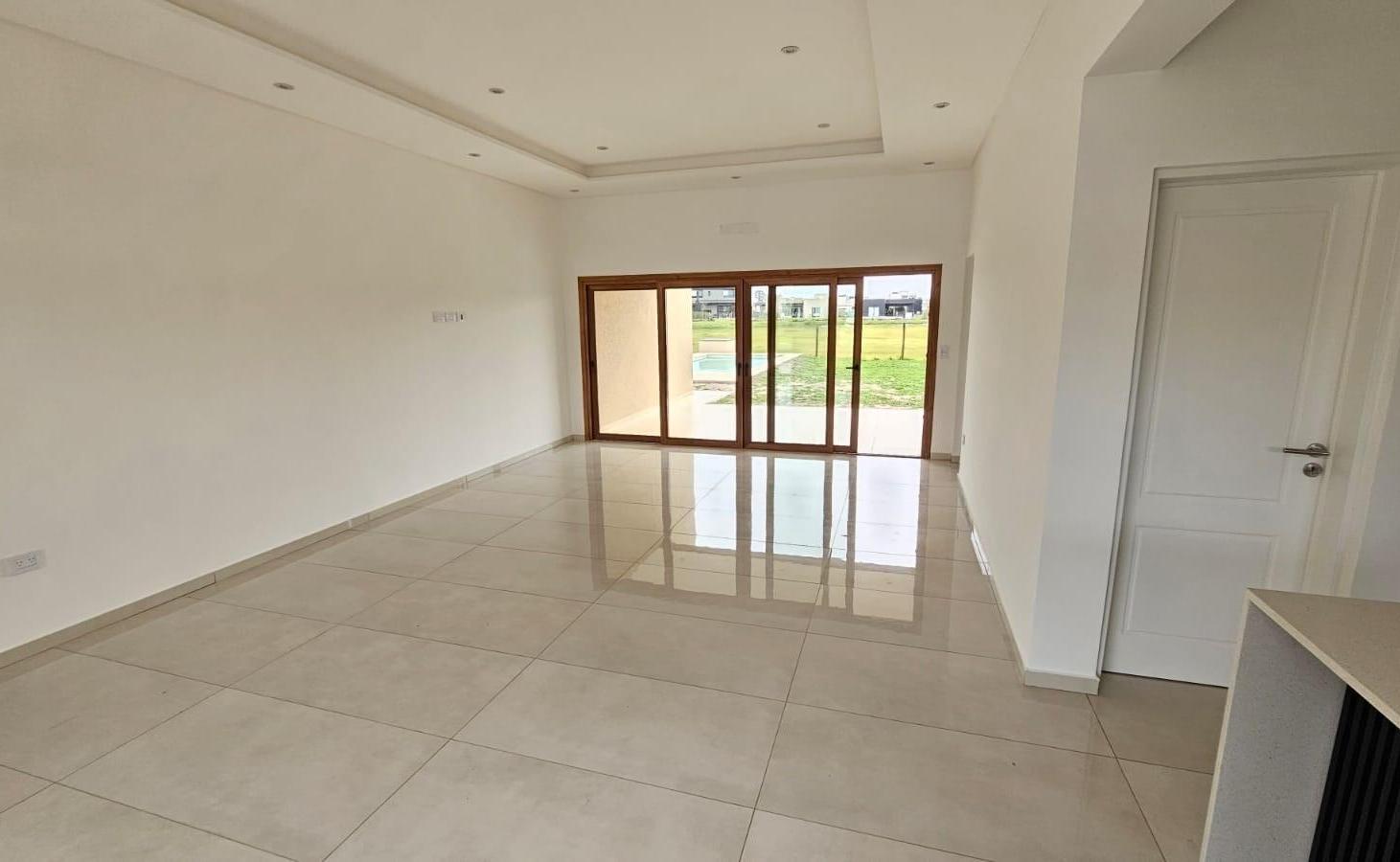 Foto de OPORTUNIDAD! Casa a estrenar! en Venta. 4 ambientes! San Felipe, imagen 4