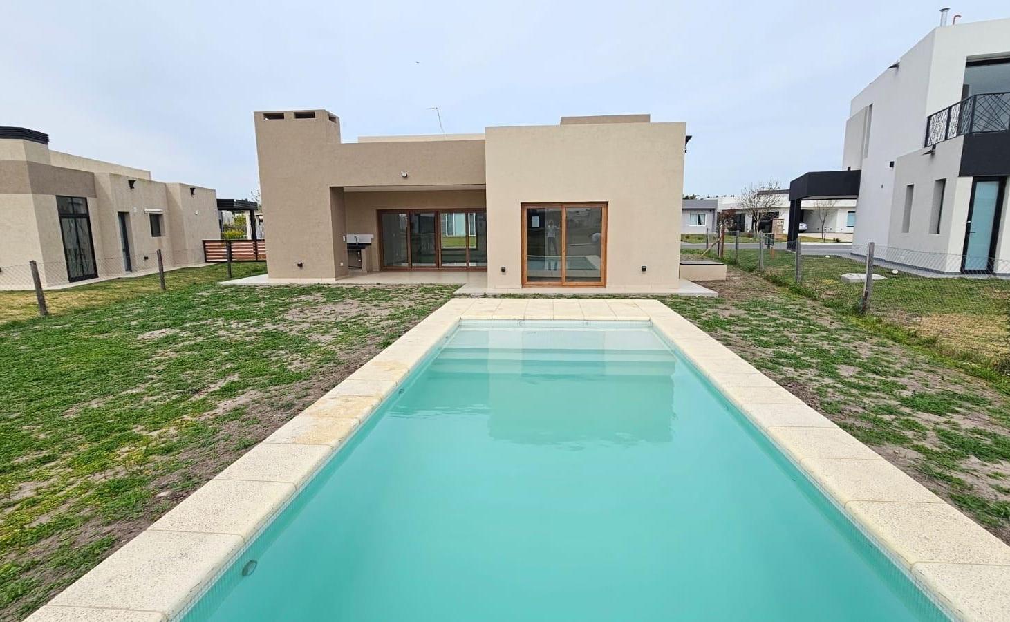 Foto de OPORTUNIDAD! Casa a estrenar! en Venta. 4 ambientes! San Felipe, imagen 1