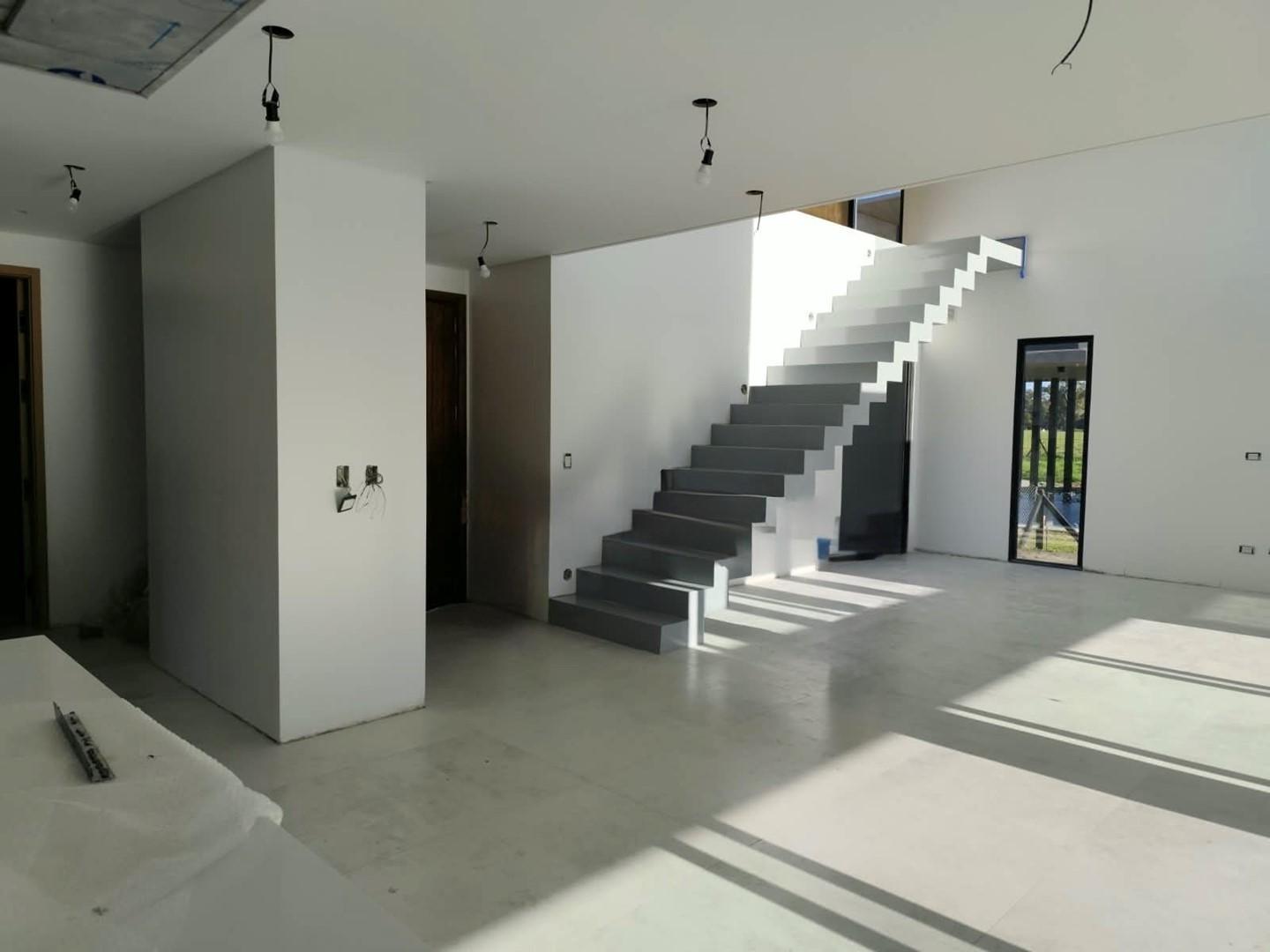Foto de CASA EN VENTA a ESTRENAR! 4 Dormitorios - Piscina- Canning Chico, imagen 5
