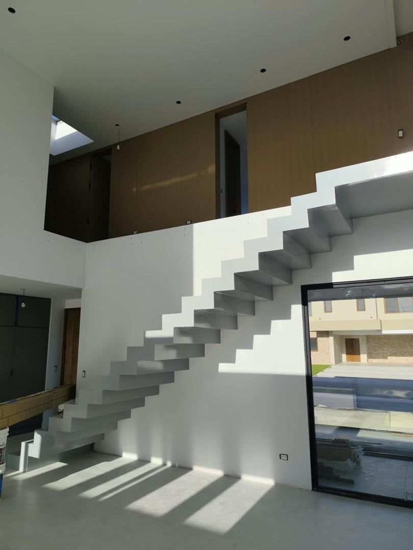 Foto de CASA EN VENTA a ESTRENAR! 4 Dormitorios - Piscina- Canning Chico, imagen 2