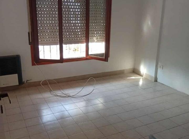 Alquilo casa 3 ambientes 2