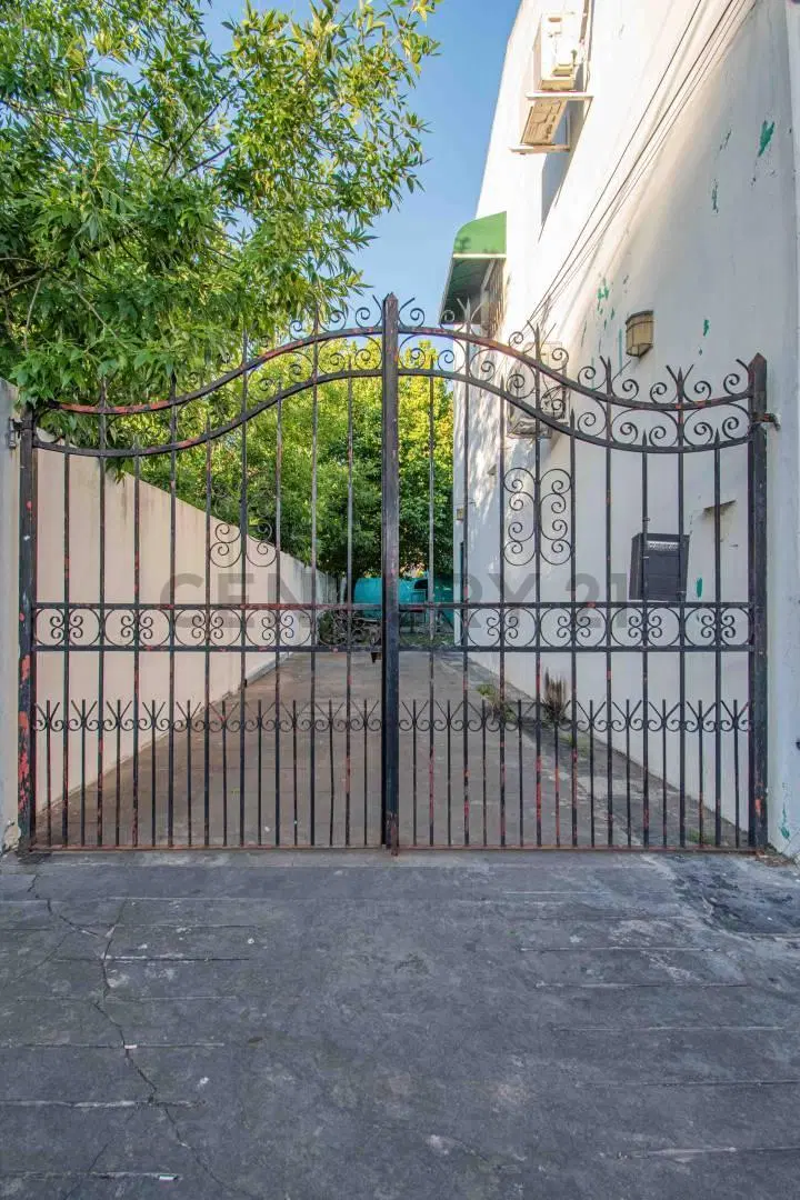 Venta complejo 2 locales + 3 departamentos en Don Torcuato Inversión ideal – con renta 4