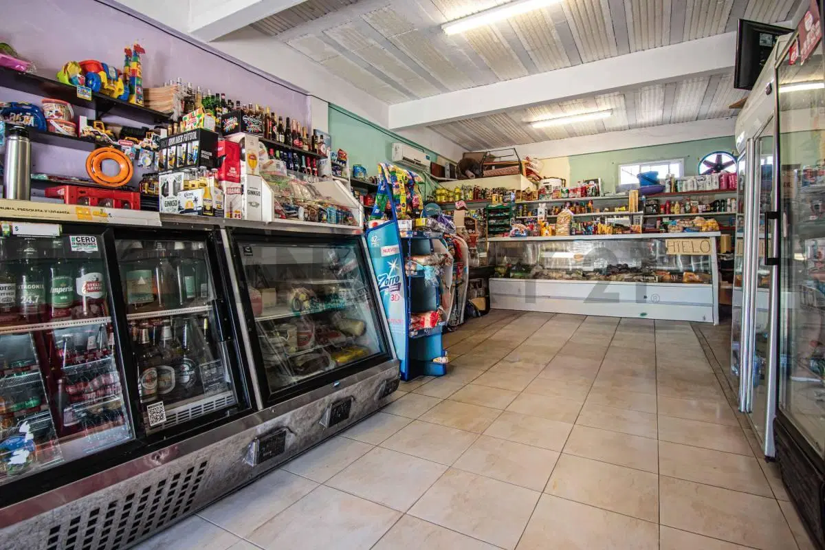 Venta complejo 2 locales + 3 departamentos en Don Torcuato Inversión ideal – con renta 5