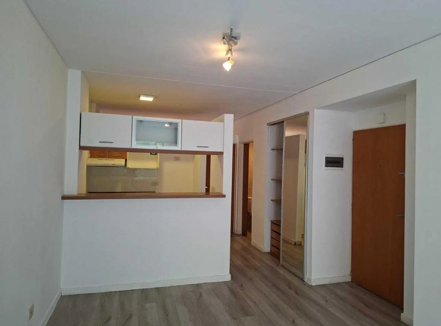VENTA DEPARTAMENTO DE 2 AMBIENTES CON PATIO Y BALCÓN, EN FLORES - CABA 2