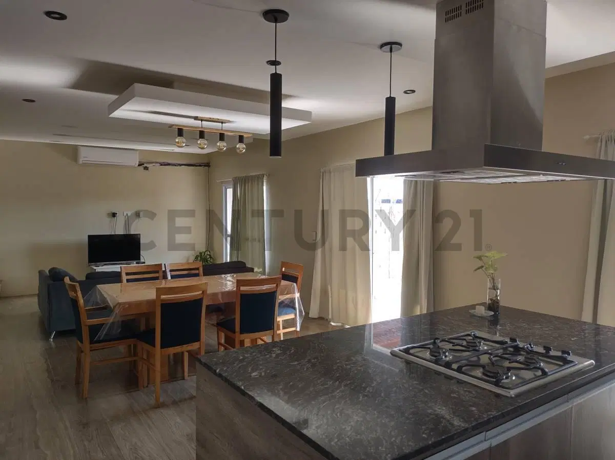 OPORTUNIDAD ÚNICA - CASA MODERNA CON PILETA - USD 90.000 2