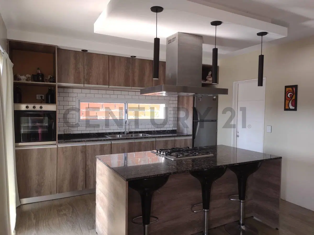 OPORTUNIDAD ÚNICA - CASA MODERNA CON PILETA - USD 90.000 3